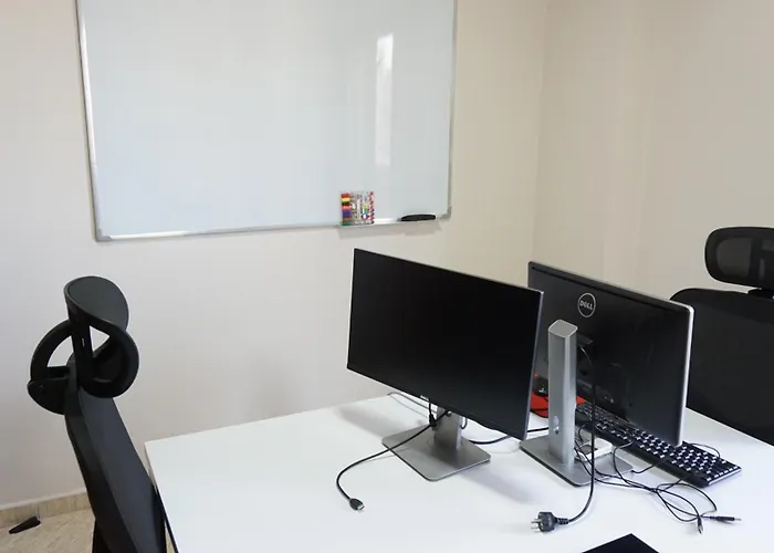 דירה Aksi - Center Dedicated Workspace טיראנה